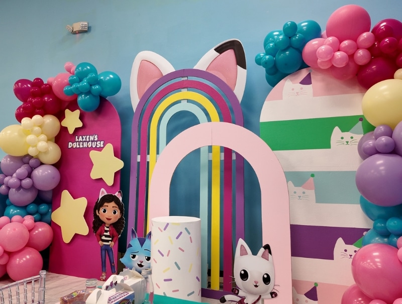 Close-up of pastel-themed dollhouse party decor at Kidz Kastle RI.